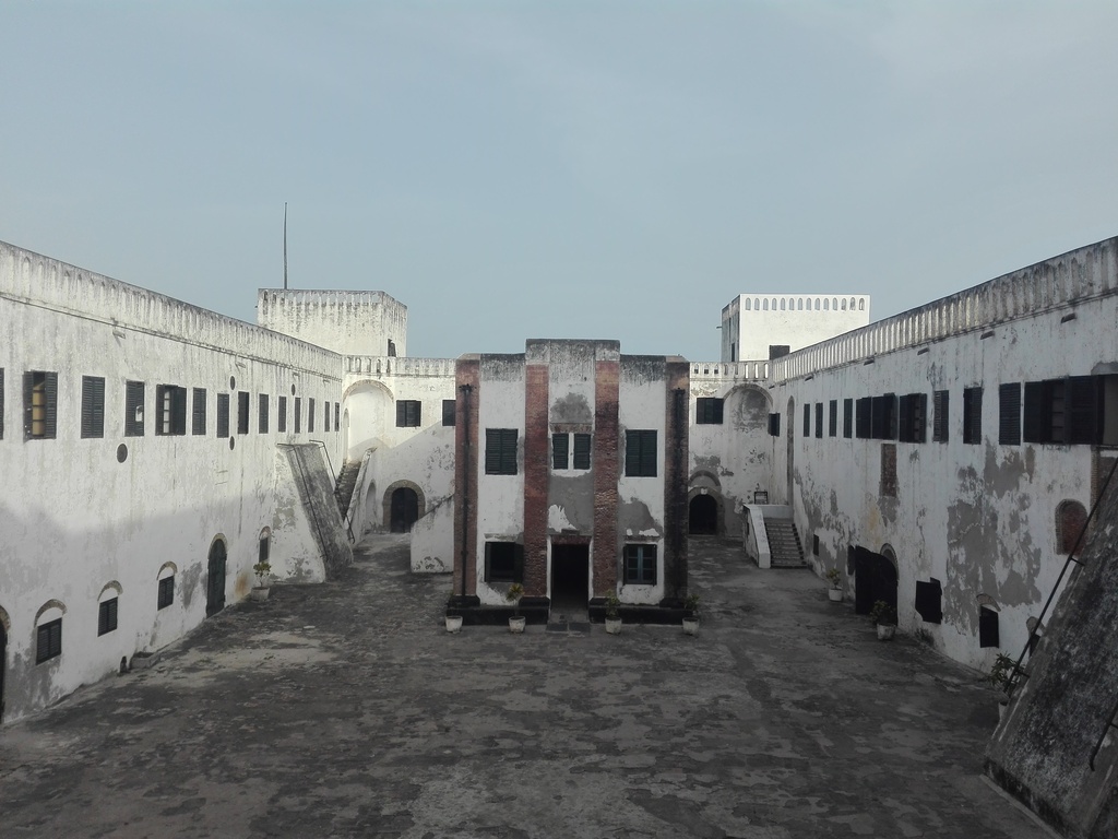 Fuehrungen durch Elmina Castle, nahe cape coast, Innenhoffoto von Remo Kurka